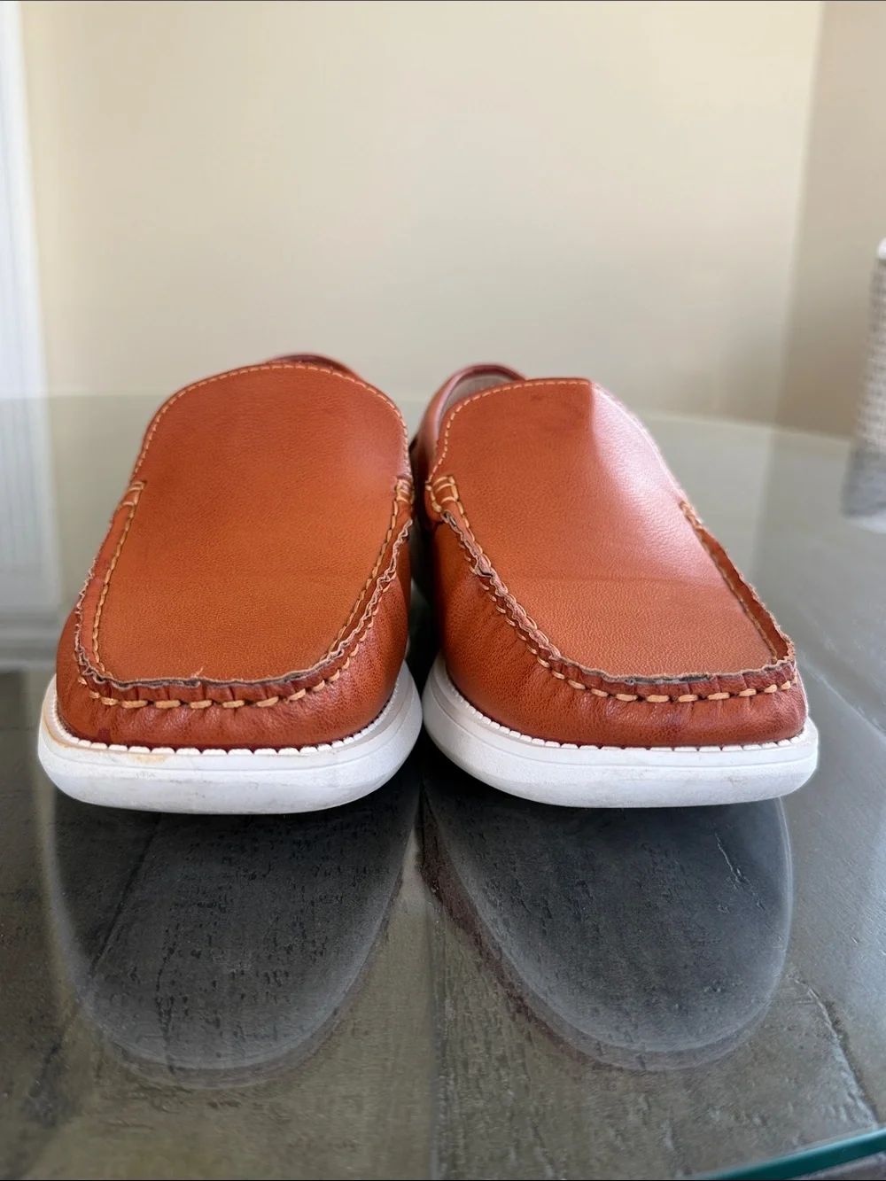 Tahari Hipster Men’s Slip-On Loafers in Cognac and Tan with White Sole. Size 8.5